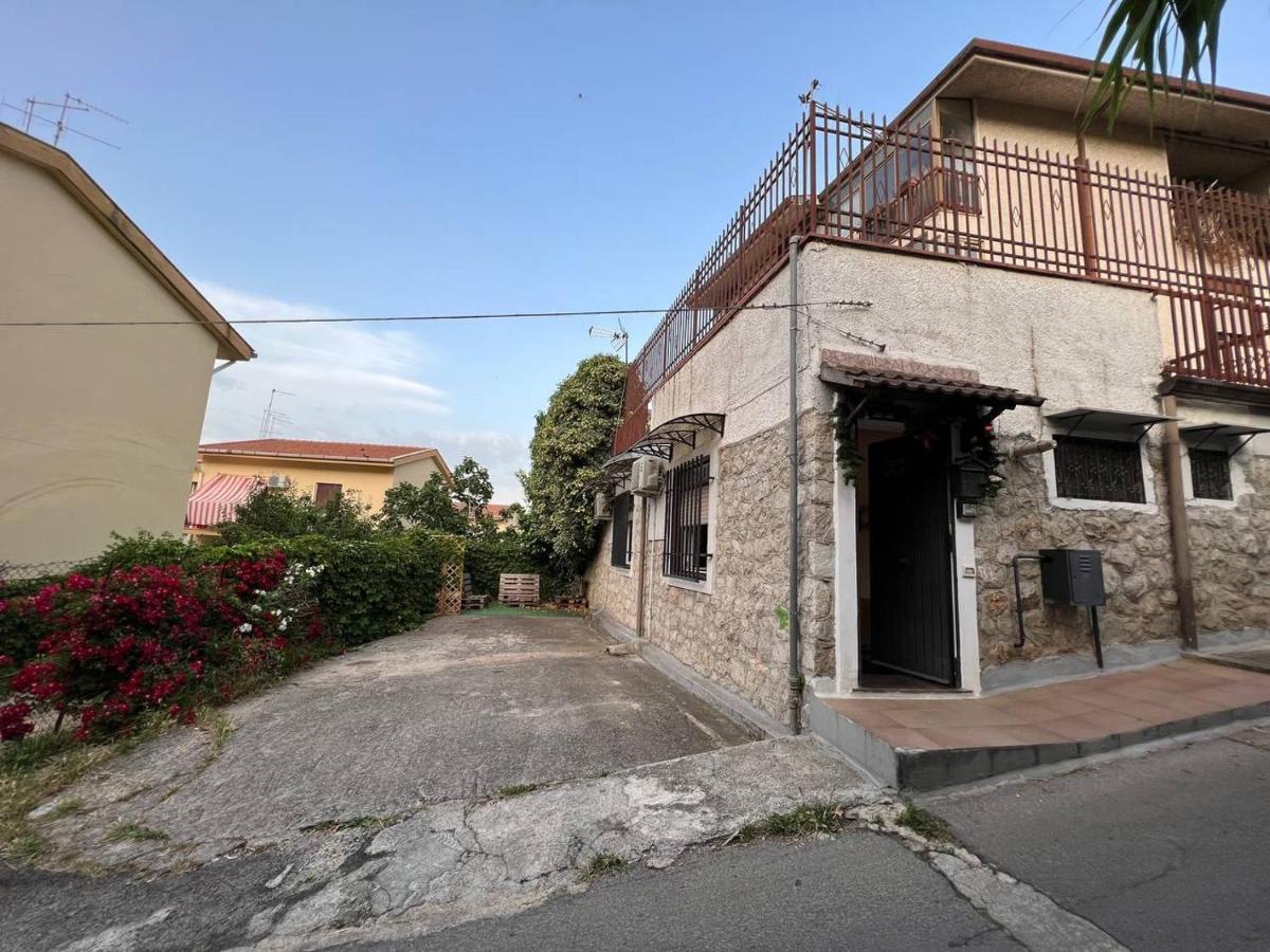 شقة Lisetta'S House مونريالي المظهر الخارجي الصورة